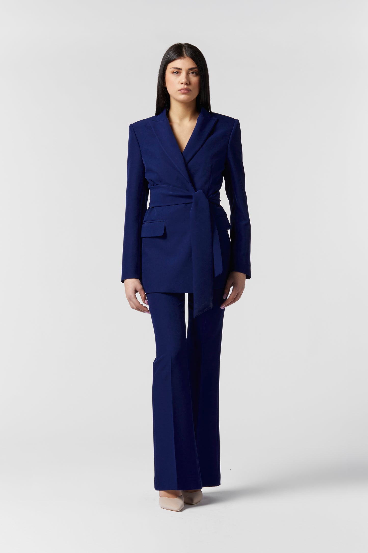Tailleur giacca con cintura e Pantalone zampa - Tessuto Stretch