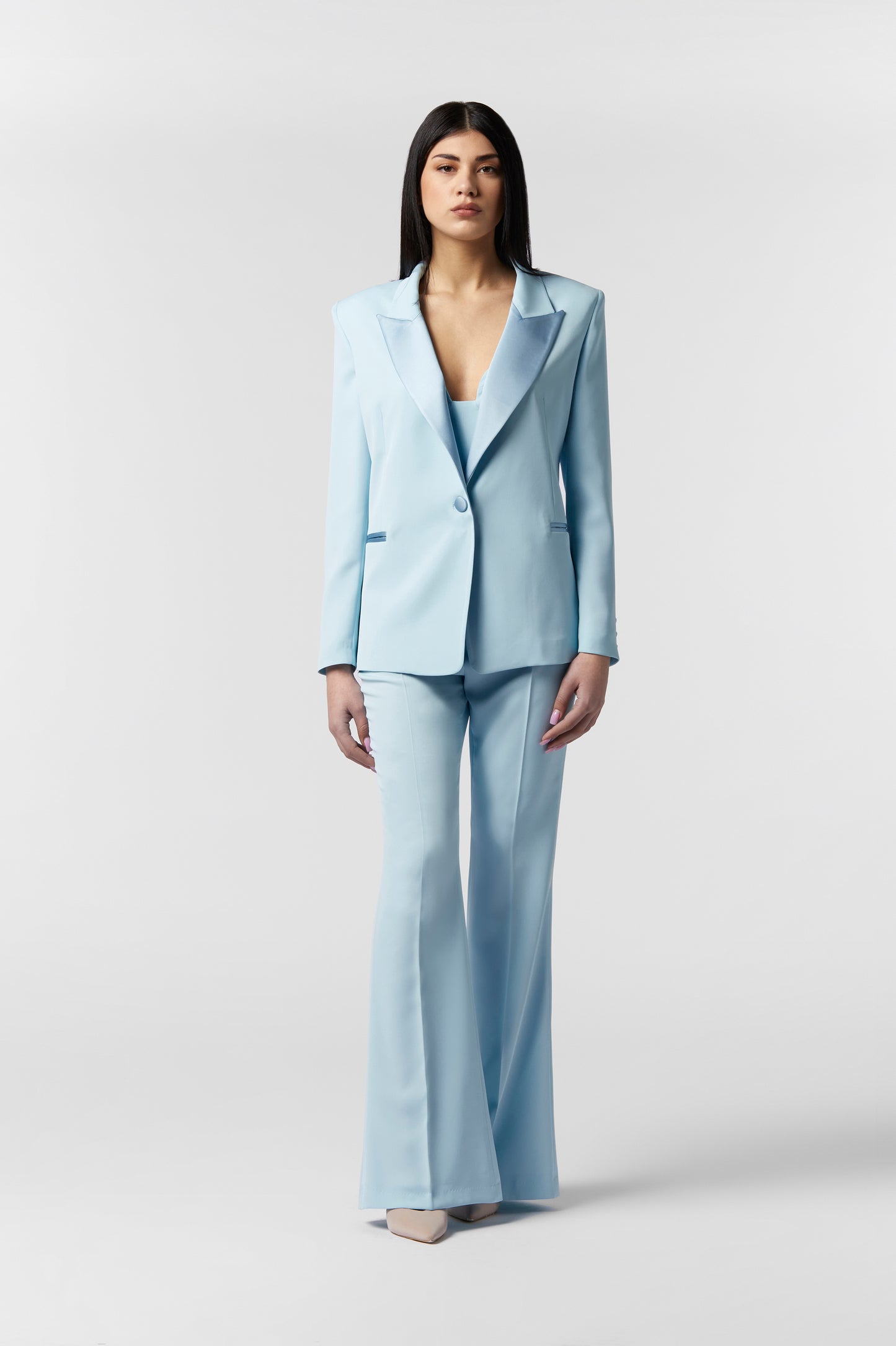 Tailleur Giacca monopetto rever raso e Pantalone a zampa – Kady fluido