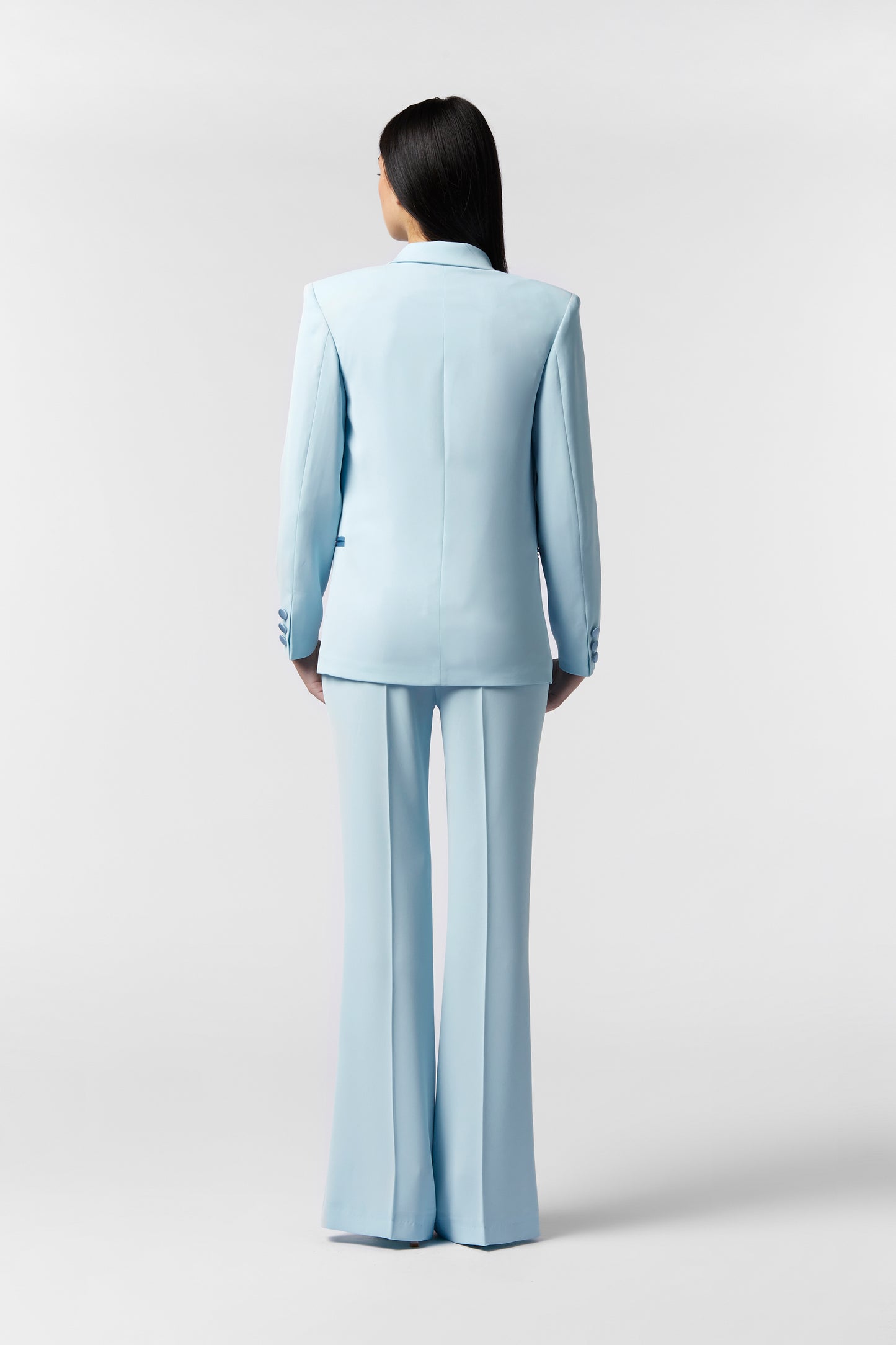 Tailleur Giacca monopetto rever raso e Pantalone a zampa – Kady fluido