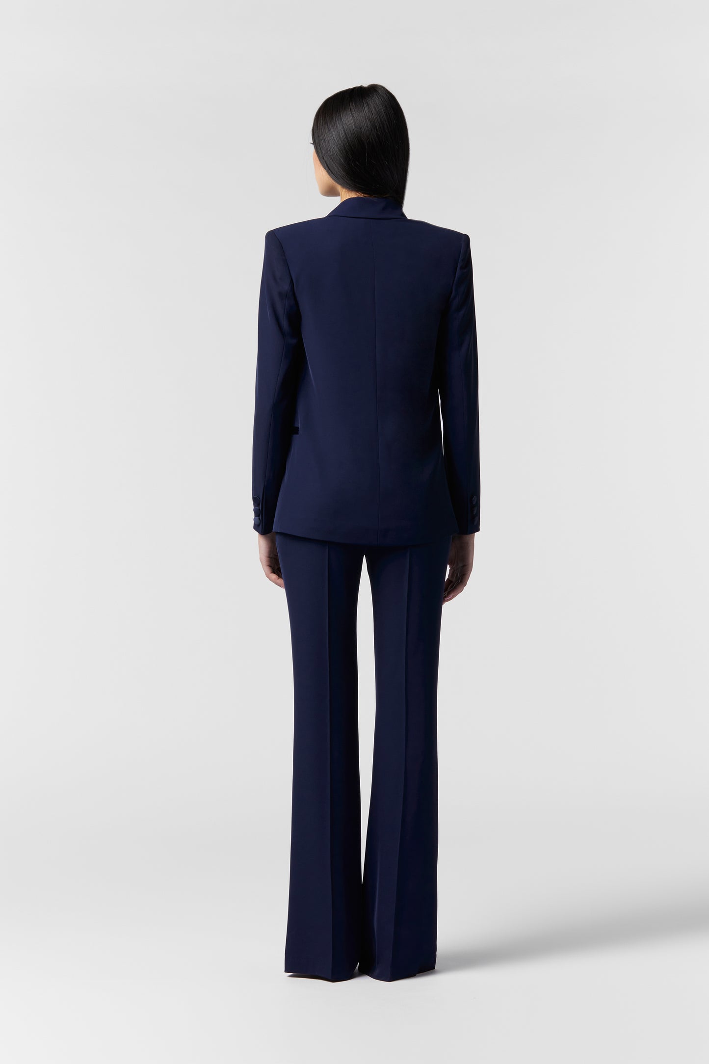 Tailleur Giacca monopetto rever raso e Pantalone a zampa – Kady fluido