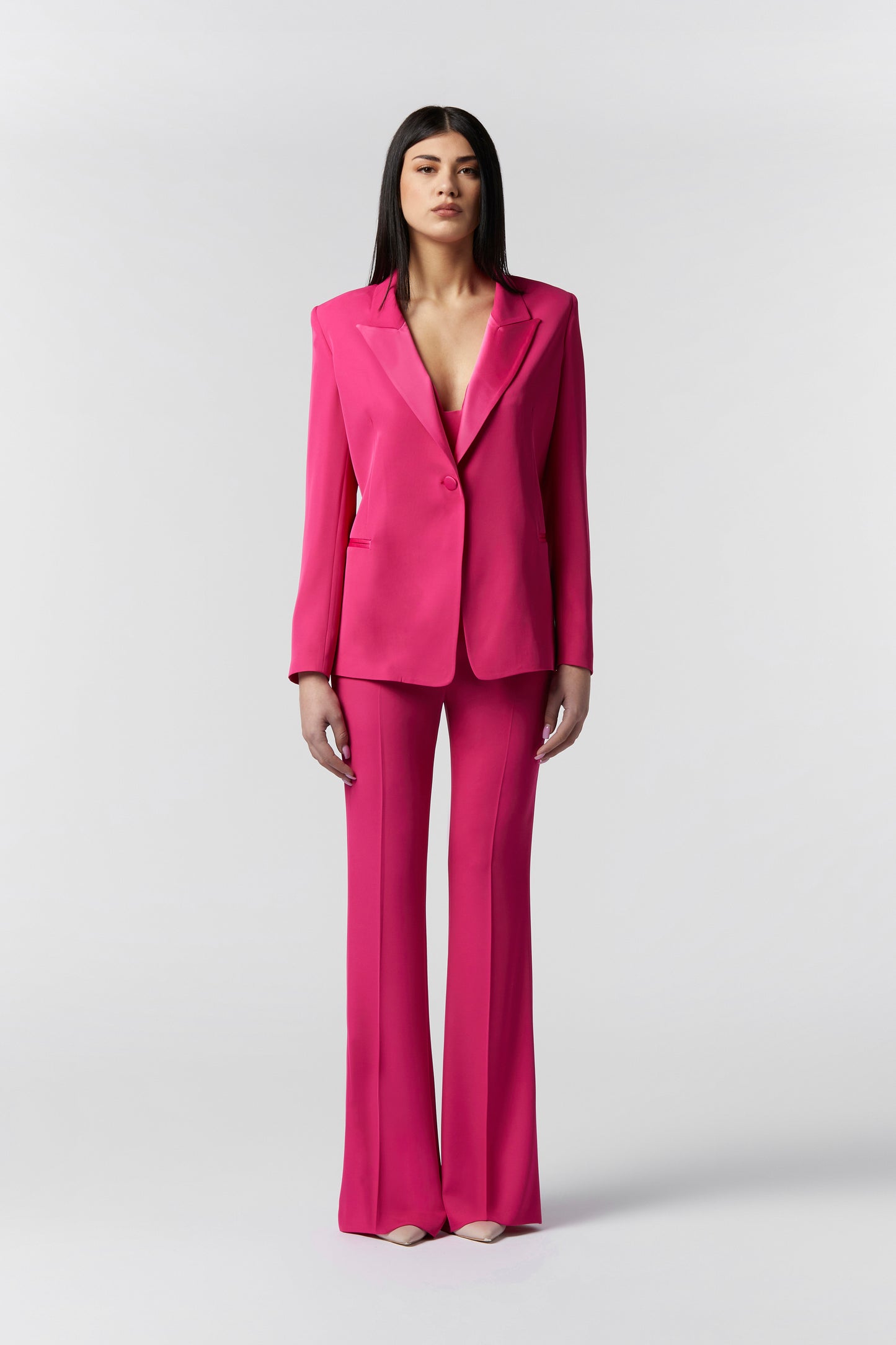 Tailleur Giacca monopetto rever raso e Pantalone a zampa – Kady fluido