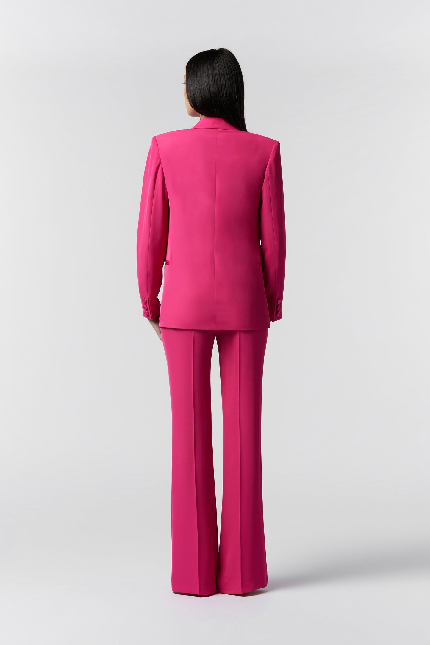 Tailleur Giacca monopetto rever raso e Pantalone a zampa – Kady fluido