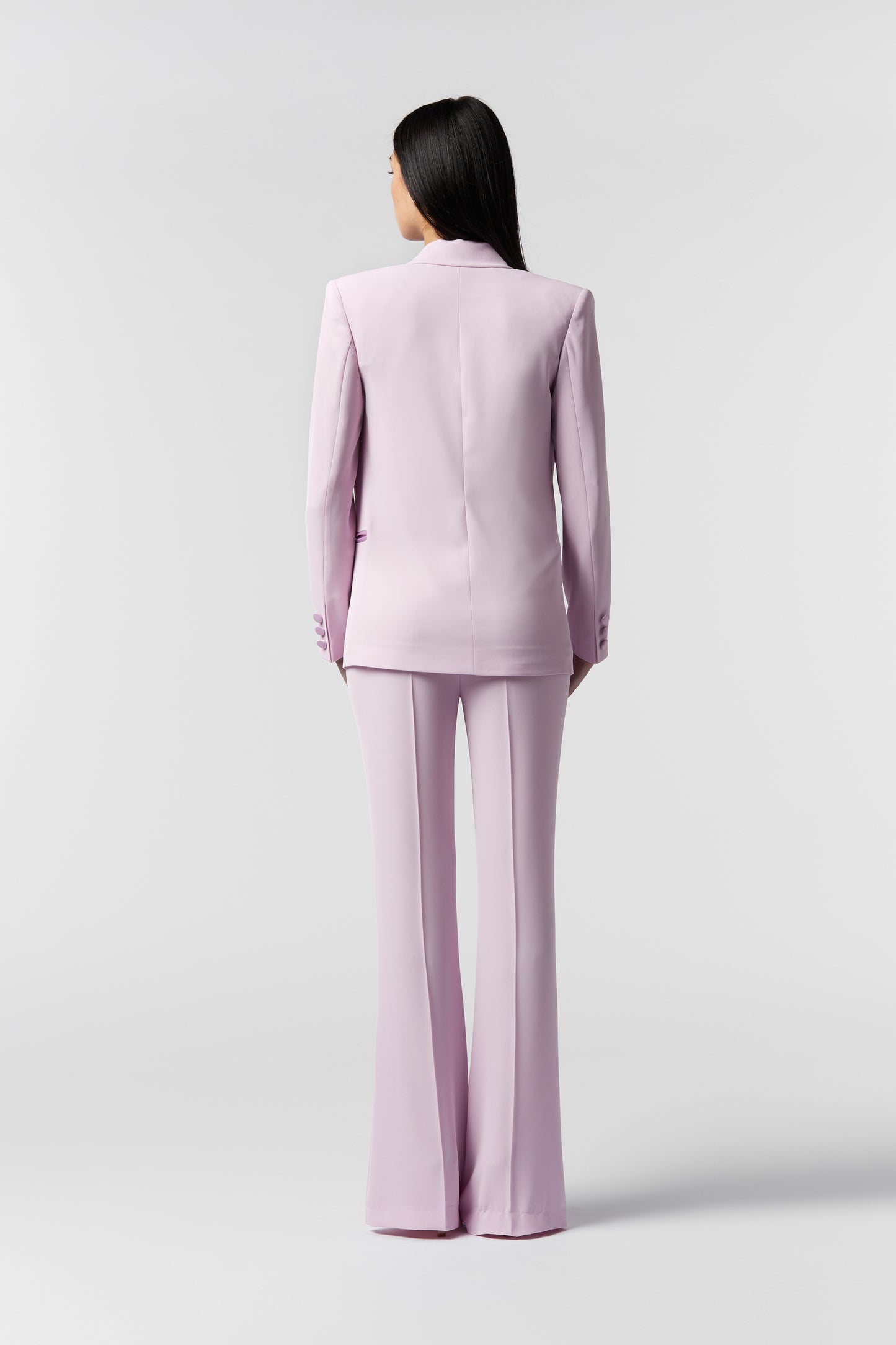 Tailleur Giacca monopetto rever raso e Pantalone a zampa – Kady fluido