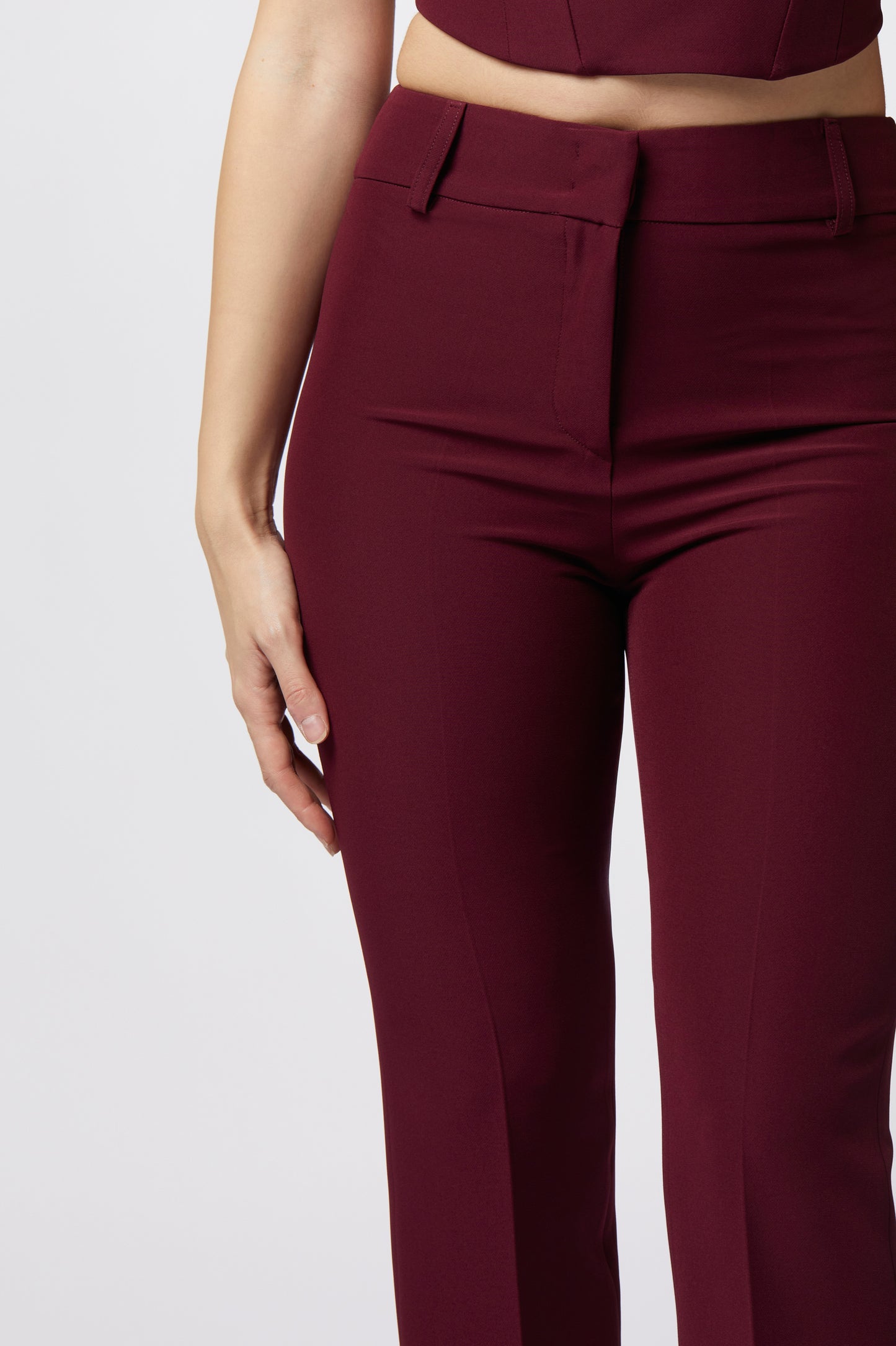 SS26 / Tailleur Giacca monopetto rever raso e Pantalone a zampa – Tessuto Stretch