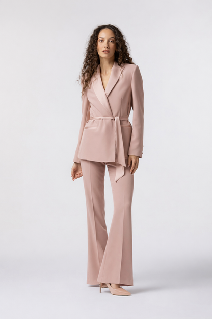 SS26 / Tailleur Giacca con cintura in raso e Pantalone Zampa - Tessuto Kady
