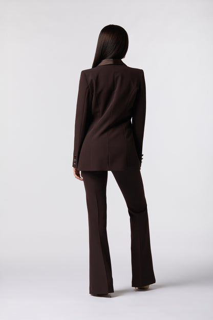 Tailleur Giacca monopetto rever raso e Pantalone a zampa – Tessuto Stretch