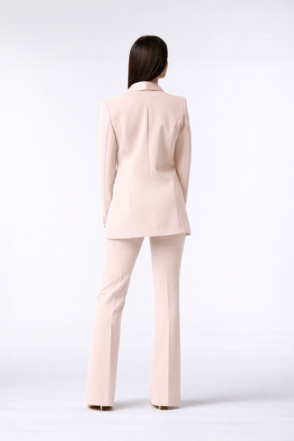 SS26 / Tailleur Giacca monopetto rever raso e Pantalone a zampa – Tessuto Stretch