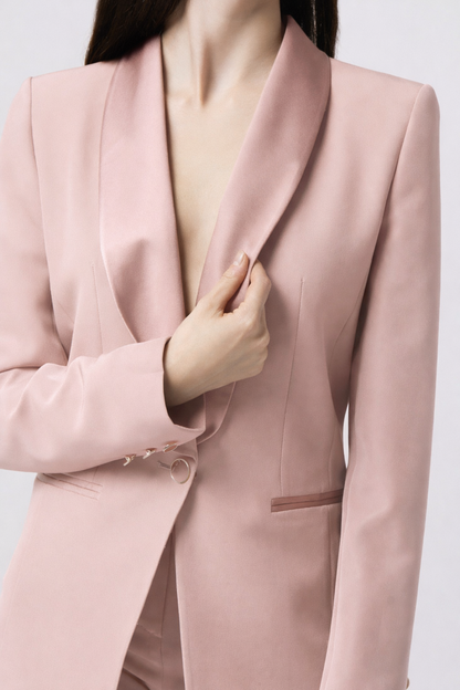 SS26 / Tailleur Giacca monopetto rever raso e Pantalone a zampa – Tessuto Stretch