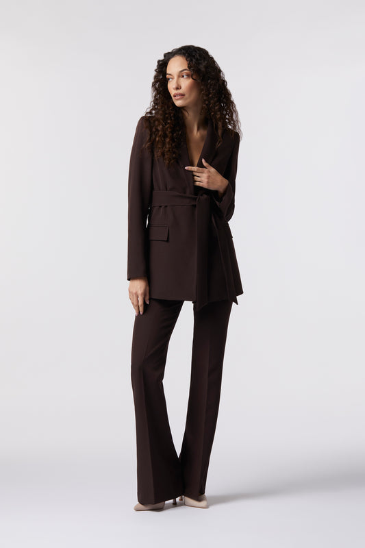 Tailleur Giacca con cintura e Pantalone a zampa – Tessuto Stretch