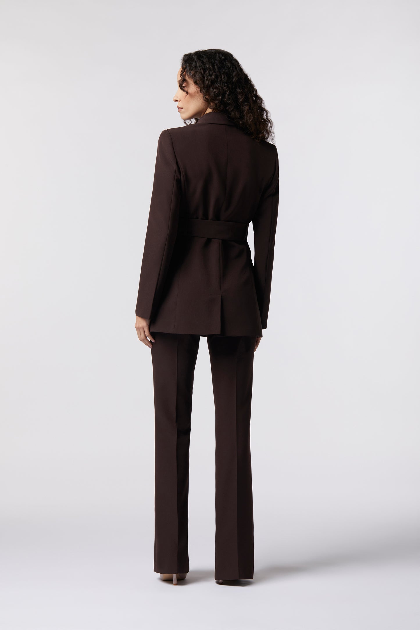 Tailleur Giacca con cintura e Pantalone a zampa – Tessuto Stretch