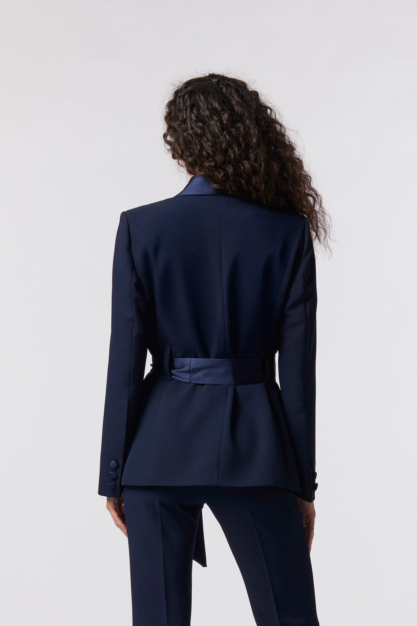 Giacca con cintura e rever raso – Tessuto Kady