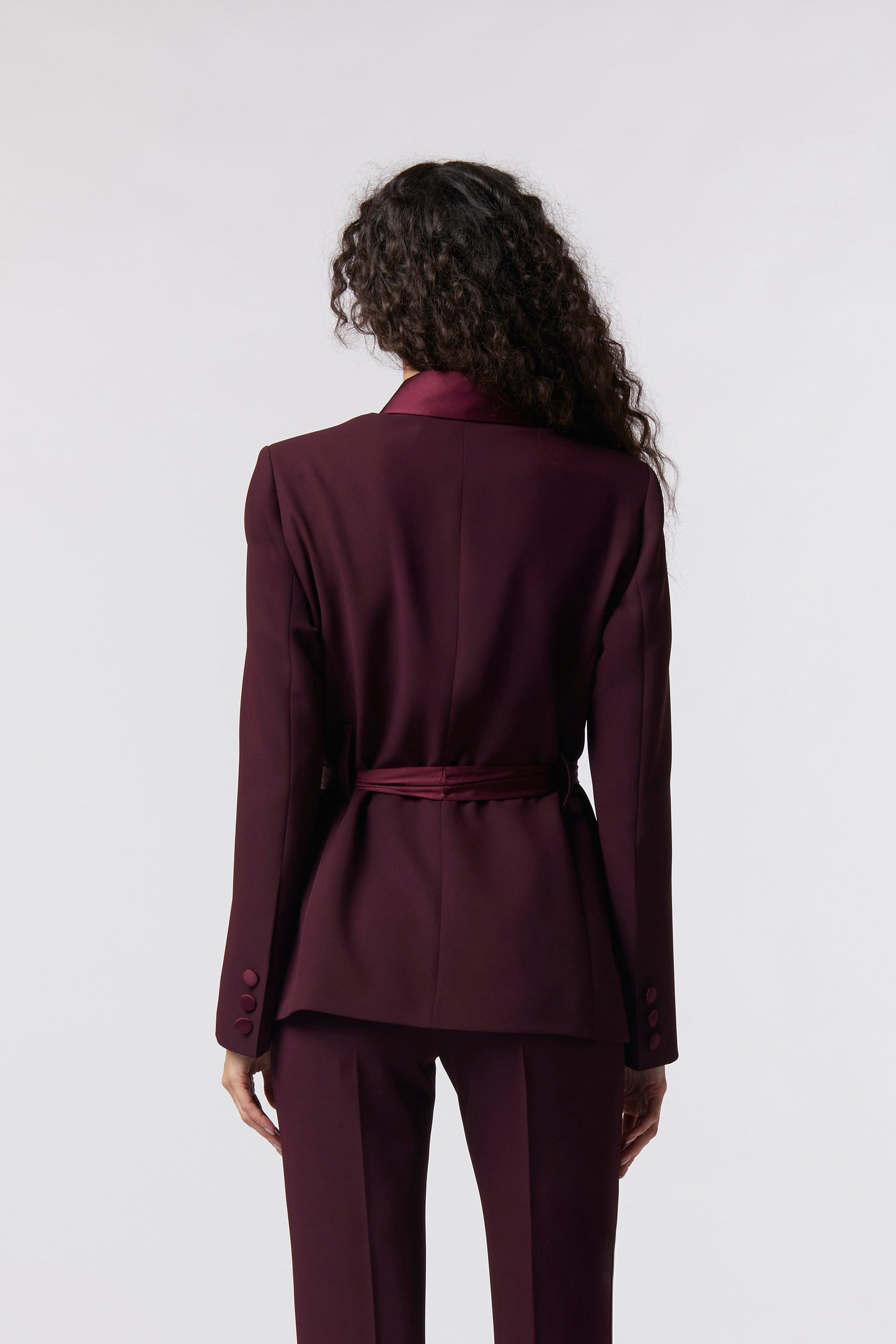 Giacca con cintura e rever raso – Tessuto Kady