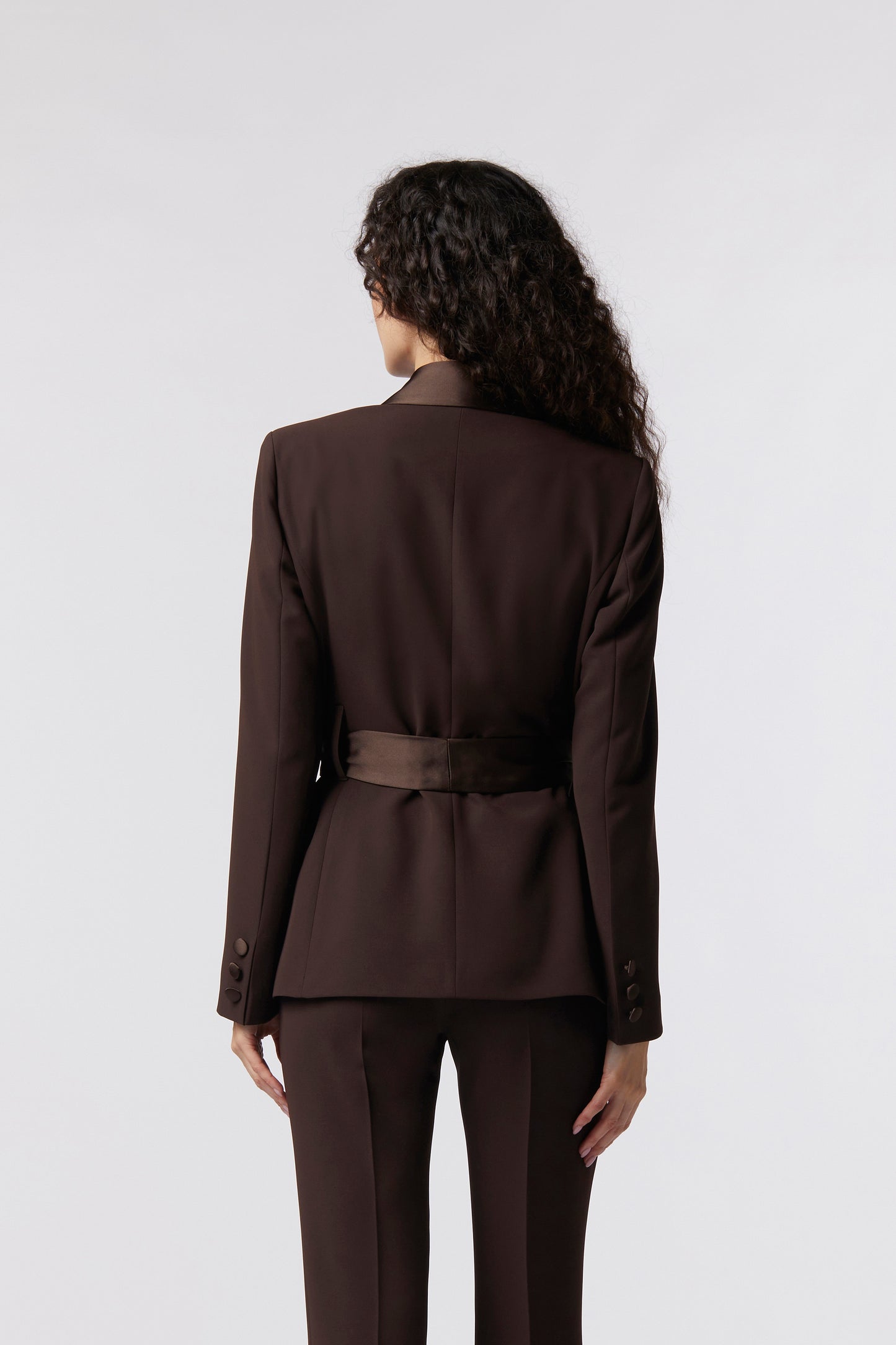 Giacca con cintura e rever raso – Tessuto Kady