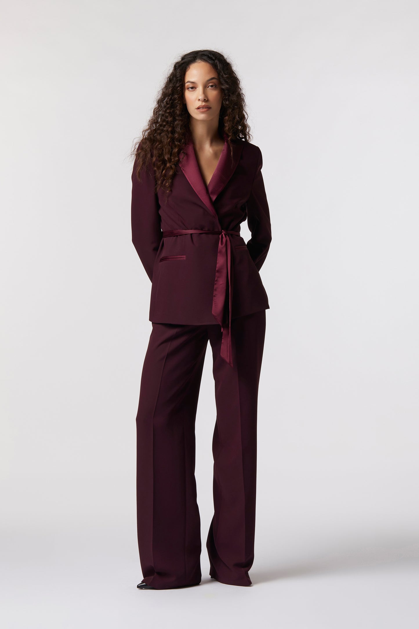Tailleur Giacca con cintura in raso e Pantalone palazzo – Tessuto Kady