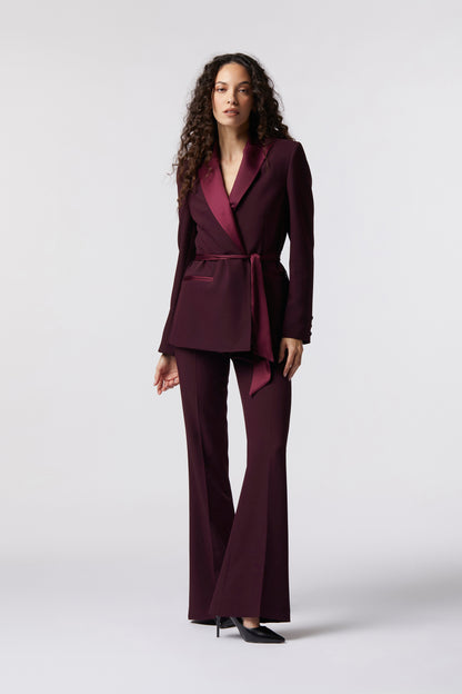 Tailleur Giacca con cintura in raso e Pantalone a zampa – Tessuto Kady