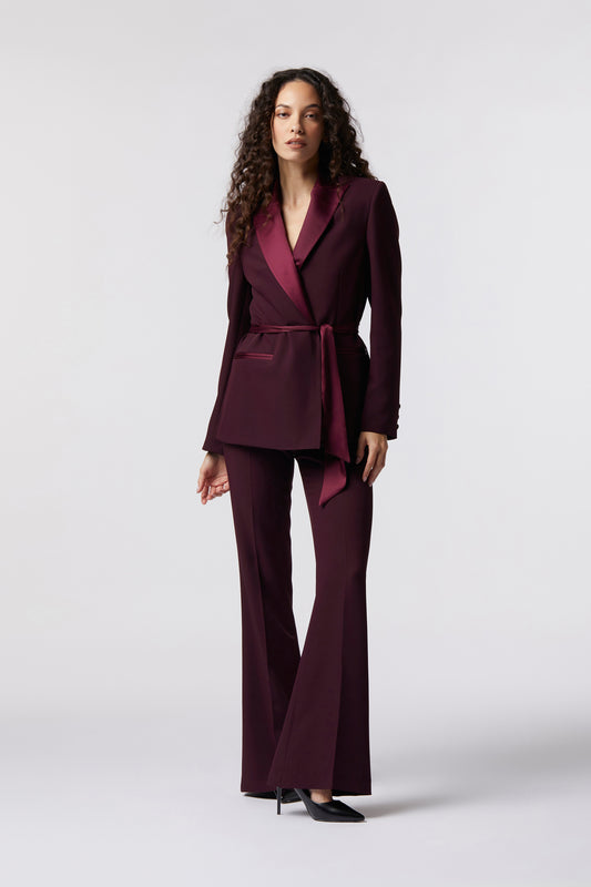 Tailleur Giacca con cintura in raso e Pantalone a zampa – Tessuto Kady