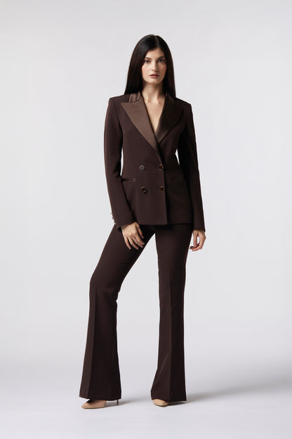 Tailleur Giacca doppiopetto rever raso e Pantalone a zampa – Tessuto Stretch