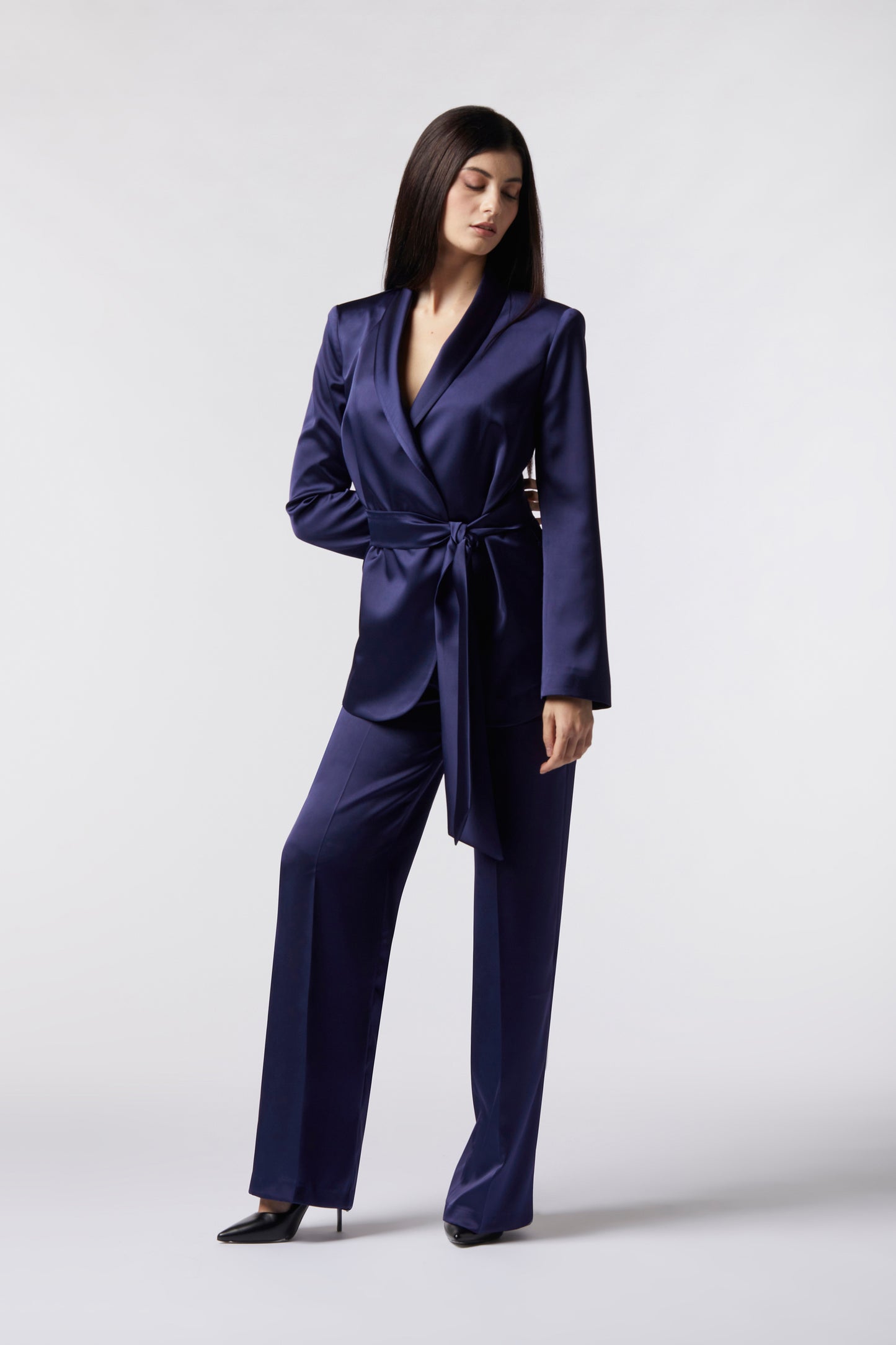 Tailleur Giacca con cintura e Pantalone palazzo – Tessuto Raso