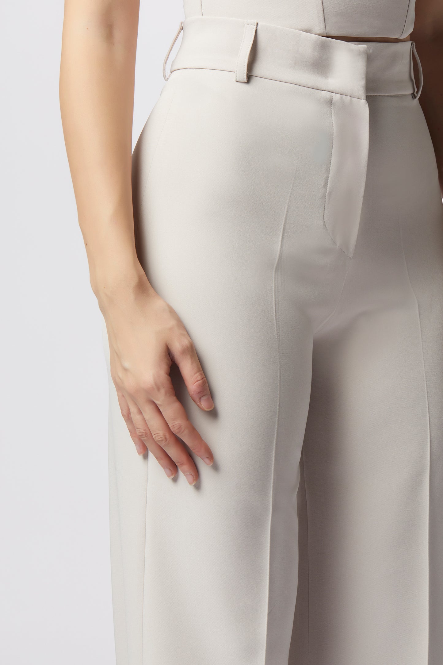 SS26 / Tailleur Giacca monopetto rever raso e Pantalone palazzo – Tessuto Stretch