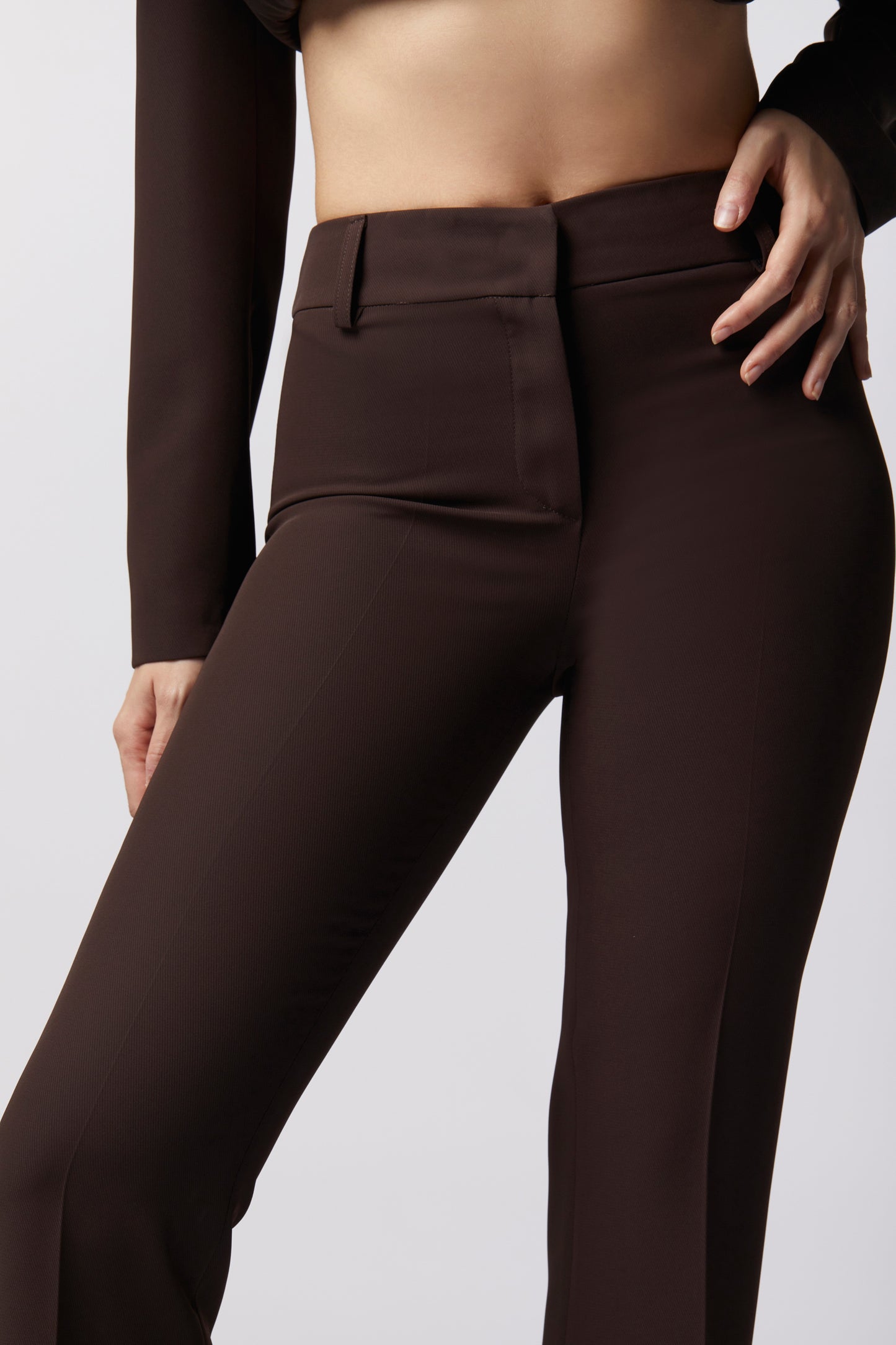 Tailleur Giacca con cintura in raso e Pantalone a zampa – Tessuto Kady